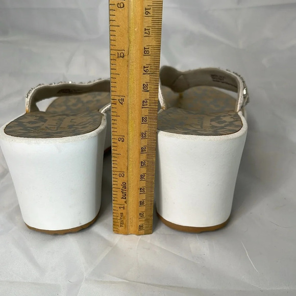 CLARKS Platform Wedge Thong Sandals White Beaded Vegan Leather Boho Size 11 - Picture 9 of 12